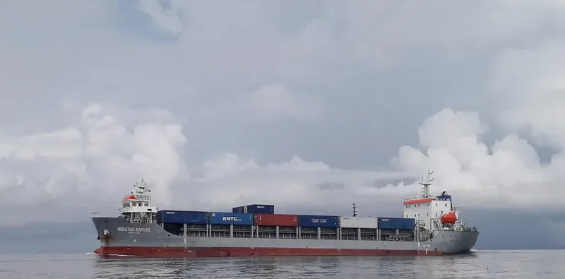 MERATUS KAPUAS Container Ship IMO 9741190 photo 4