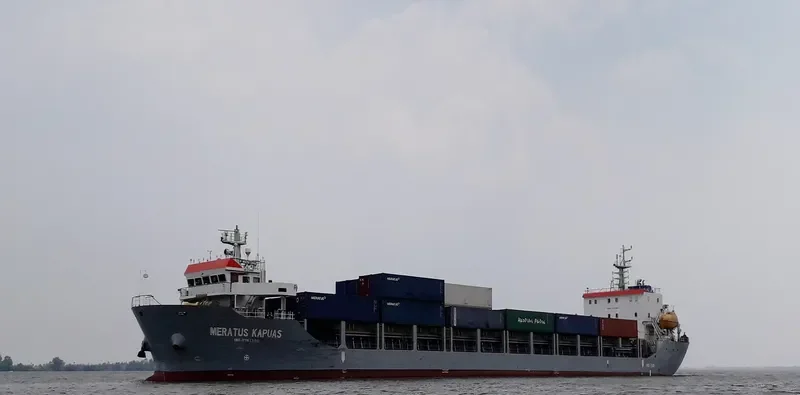 MERATUS KAPUAS Container Ship IMO 9741190 photo 5