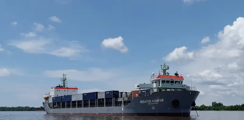 MERATUS KAMPAR Container Ship IMO 9741205 photo 3