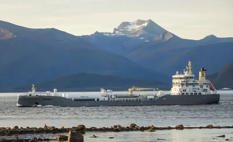 TERN SEA Tanker IMO 9747974 photo 7