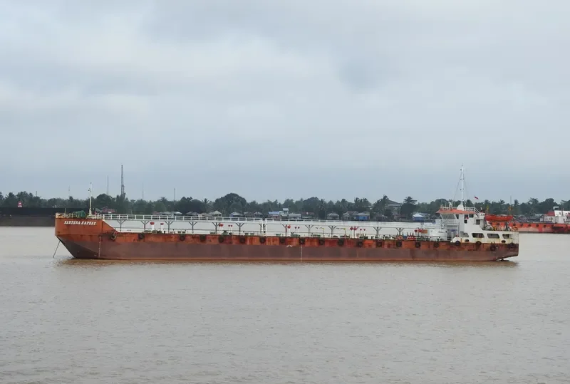 BAHTERA KAPUAS Tanker IMO 9748617 photo 2