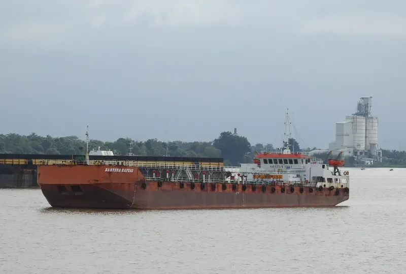 BAHTERA KAPUAS Tanker IMO 9748617 photo 3