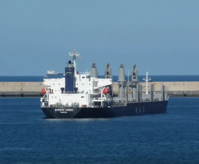 AFRICAN HERON Bulk Carrier IMO 9750000 photo 3