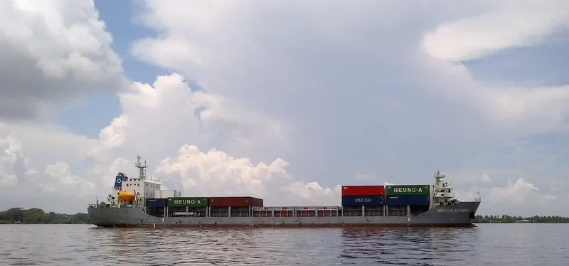 MERATUS KATINGAN Container Ship IMO 9760342 photo 3