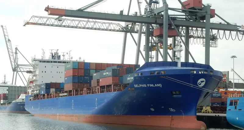 DELPHIS FINLAND Container Ship IMO 9763722 photo 4