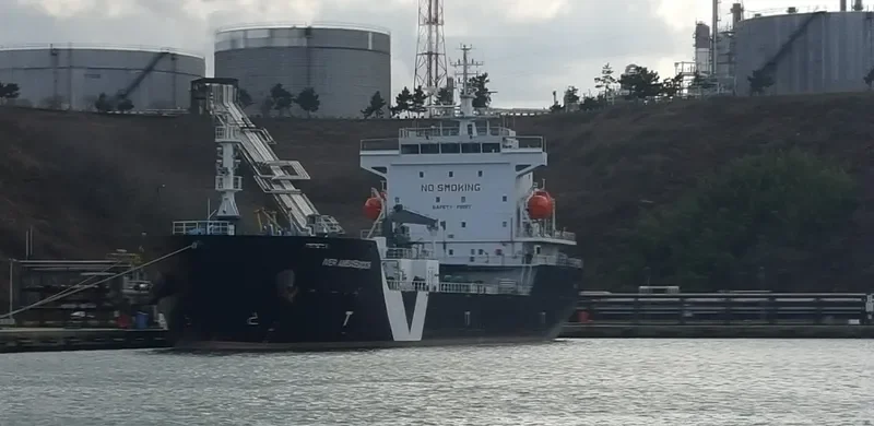 IVER AMBASSADOR Tanker IMO 9768514 photo 2
